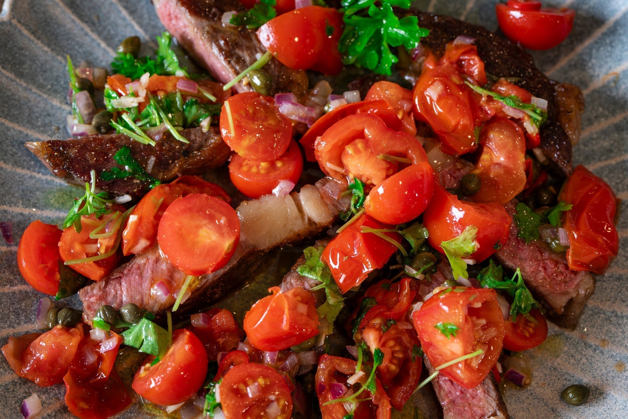 Entrecôte med lun tomatsalsa og ATINA-oljer 🥩